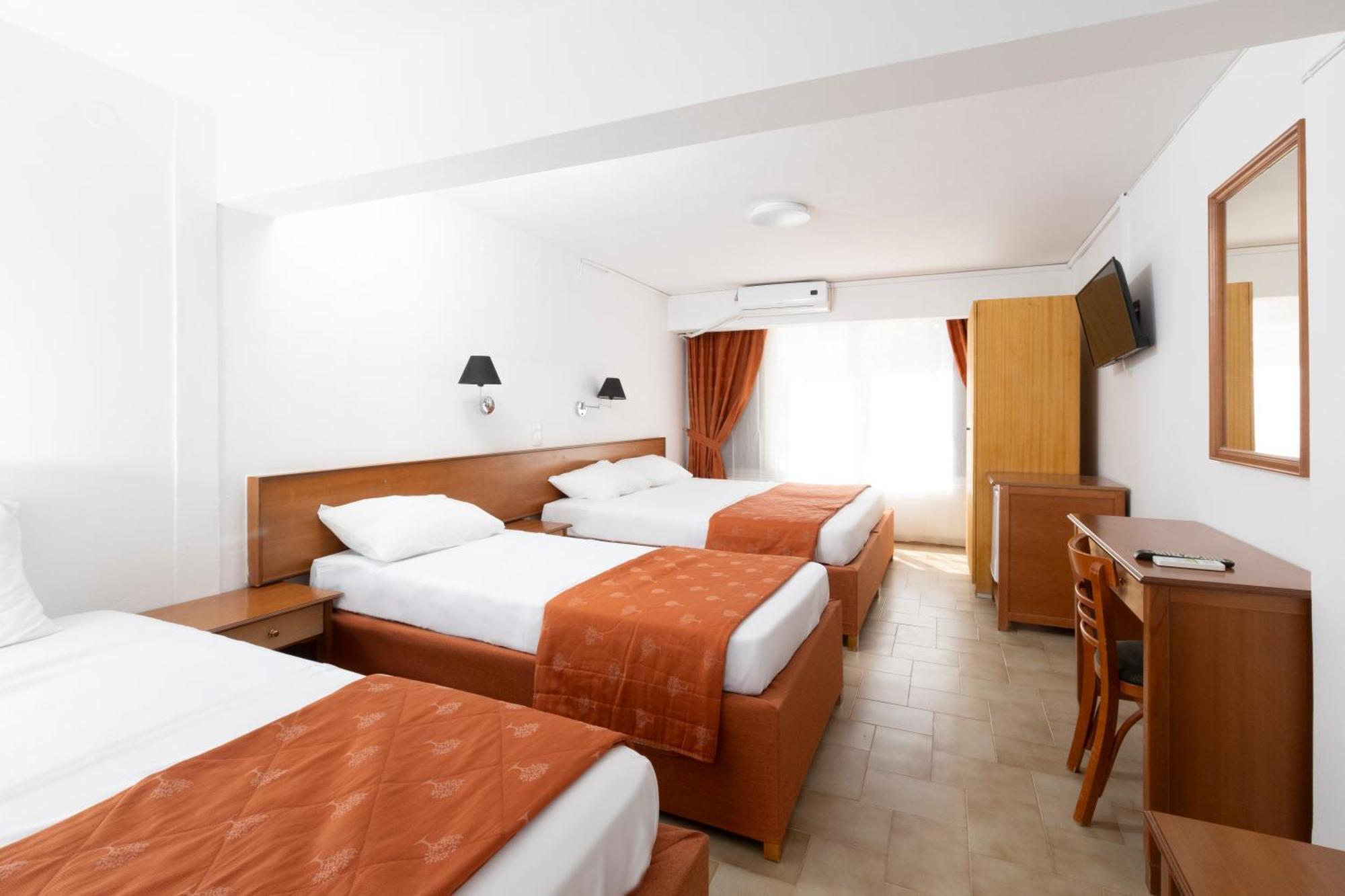Oelia Rooms & Apartments Agia Marina  Exterior photo