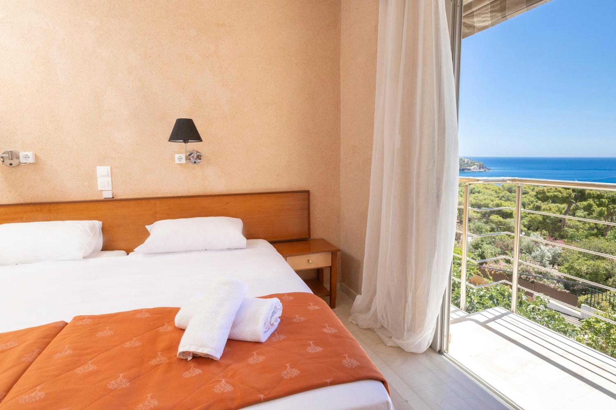 Oelia Rooms & Apartments Agia Marina  Exterior photo