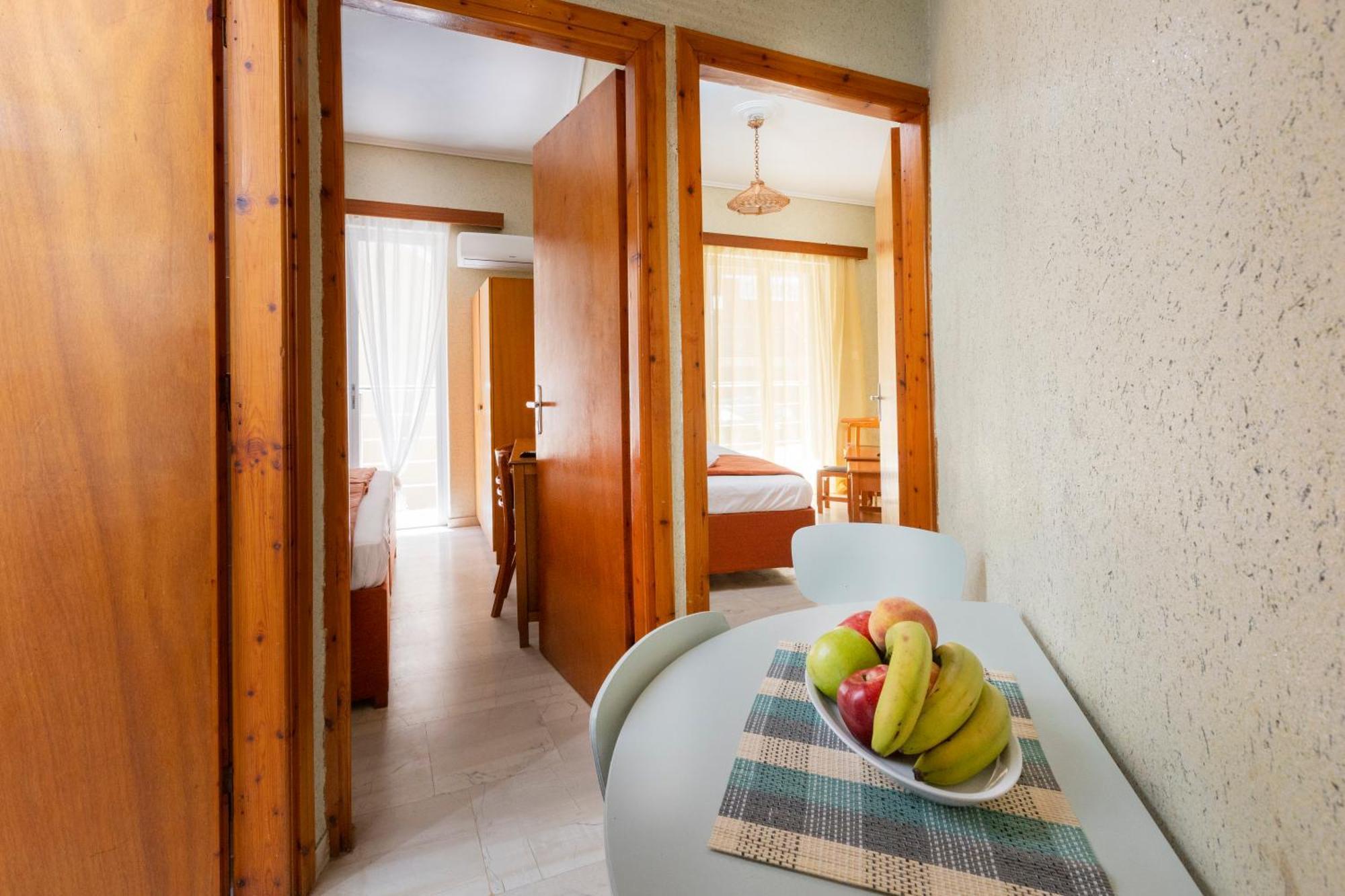 Oelia Rooms & Apartments Agia Marina  Exterior photo
